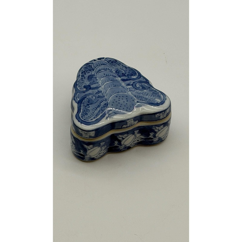 Vintage Blue White Porcelain Butterfly Trinket Box Chinoiserie Floral Lidded 4in